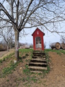 kapelica uz put - - foto Mario Maltar