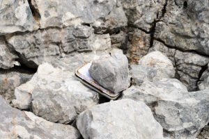 žig Crnopac je odlomljen i nalazi se u kutijici