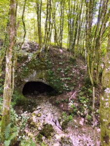 Koranski planinarski put Ulaz u špilju