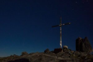 Sveto Brdo u gluho doba noći