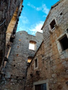 Kuća u kući - Brač